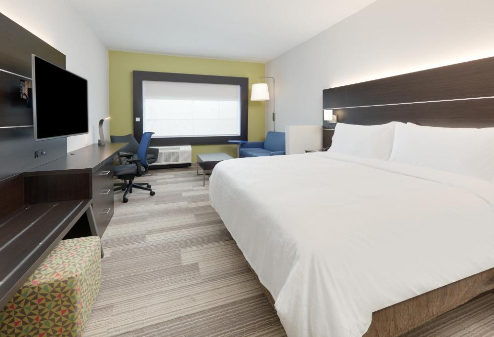 Standard King Room interior